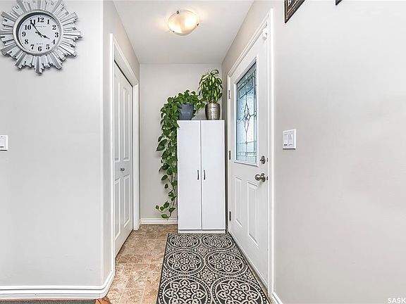 5th image of 511 Coad CRESCENT