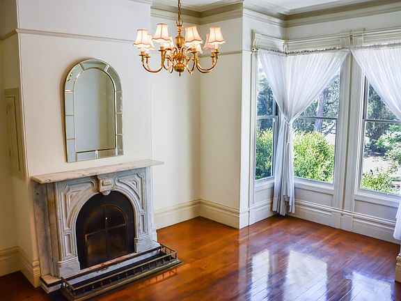 3rd image of 1569 Oak St