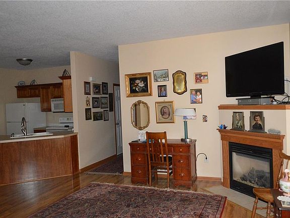 2nd image of 521 Kelsey Ln