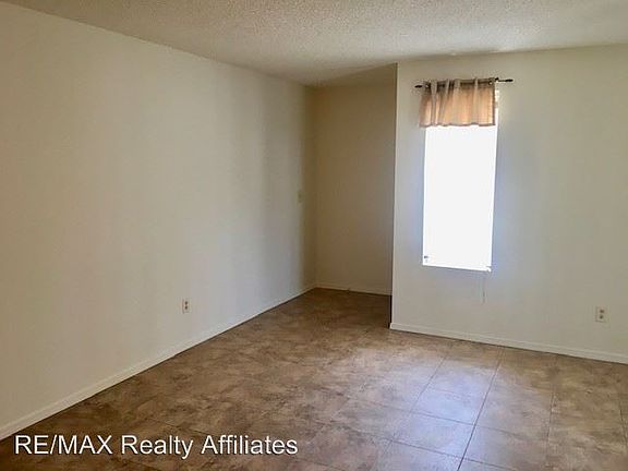 4th image of 2403 Sunny Slope Dr
