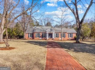 979 Lakeview Dr, Madison, GA 30650