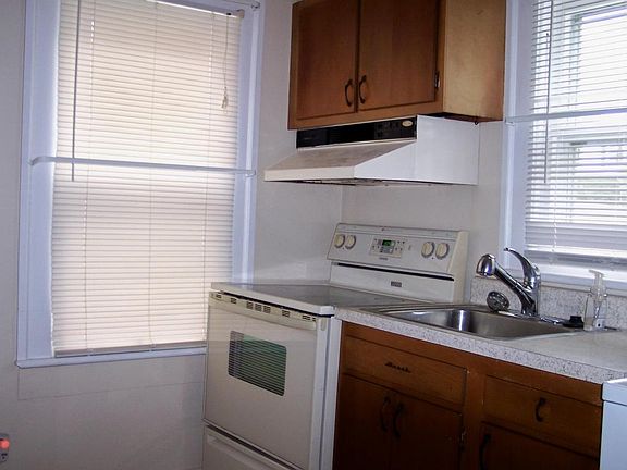 3rd image of 2355 Oak Ave