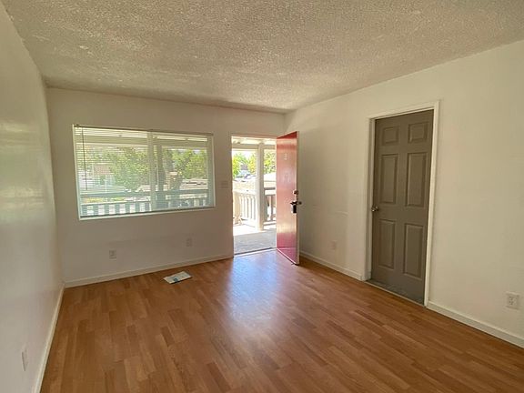 3rd image of 1040 E Grand Ave #1040