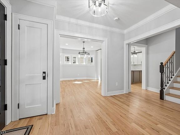 5th image of 18 Burchfield Ave