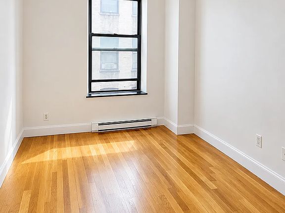 3rd image of 10 Manhattan Ave APT 2D
