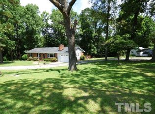 936 County Line Rd, Benson, NC 27504