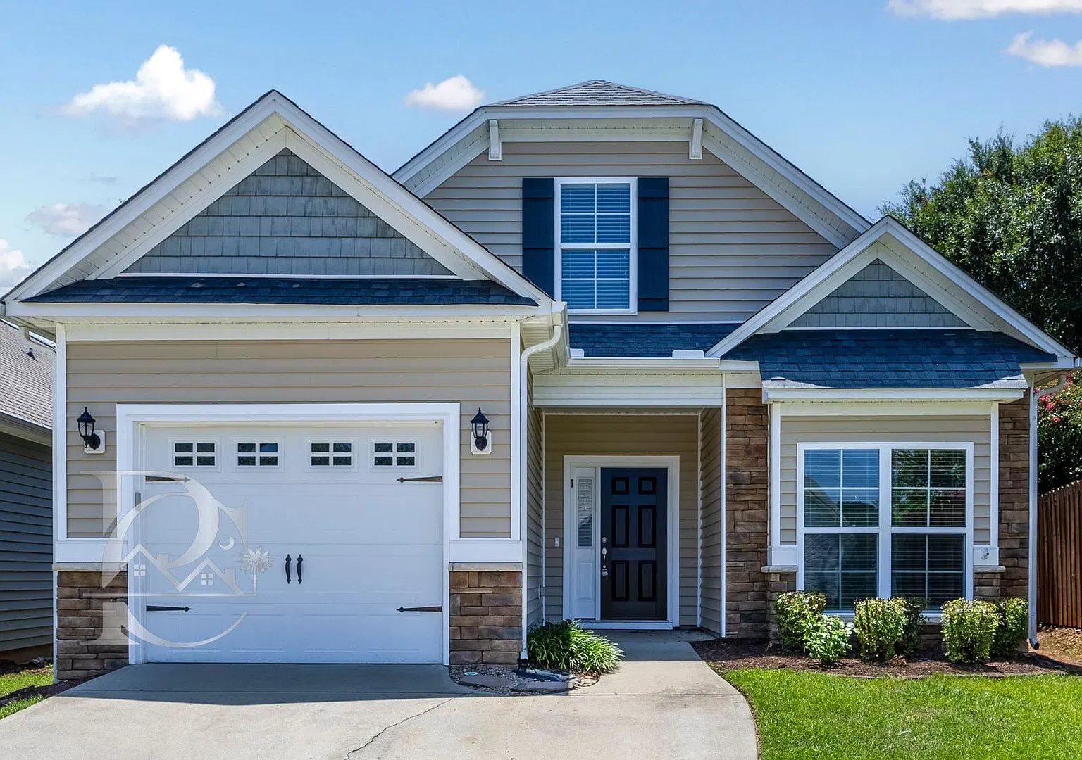 3 Br, 2 Ba In Quaint, Quiet, Gated Community — Photo 1
