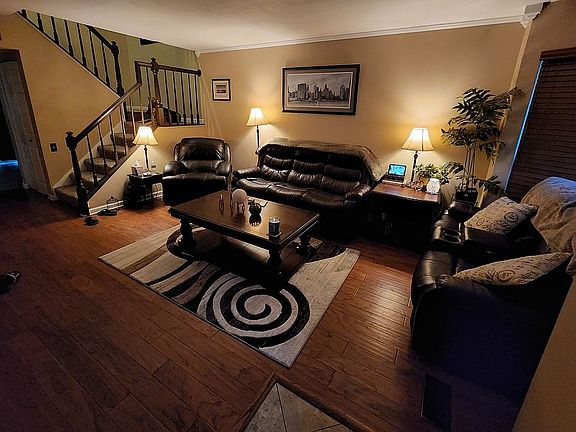 4th image of 1642 College Green Dr