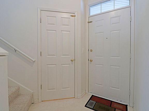 5th image of 856 Amelia Ct