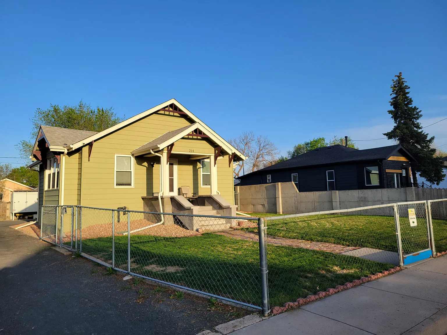 3 bed, 1200 sqft, $2,100 — Photo 2