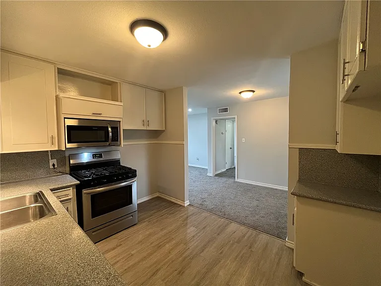 4801 Lansdown Dr — Photo 9