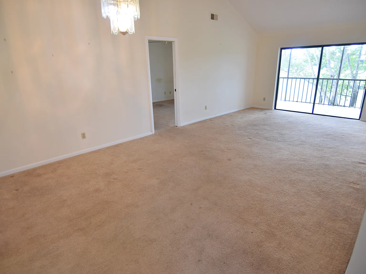 2 bed, 1244 sqft, $2,400 — Photo 4
