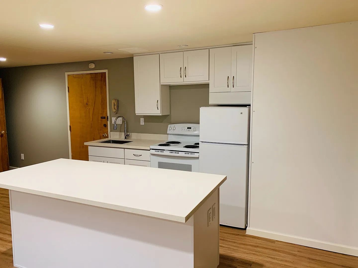 2210 Minor Ave E — Photo 3
