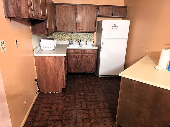 3rd image of 820 Buckingham Dr