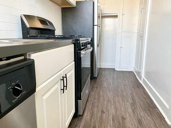 4th image of 563 N Heliotrope Dr APT 202
