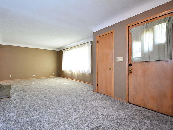 4th image of 1483 3rd St E