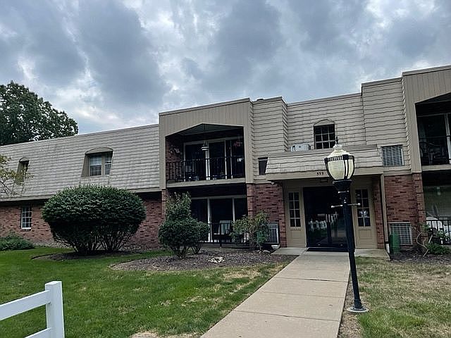Welcome to 595 Calais Drive!