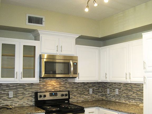 3rd image of 2602 Lake Austin Blvd