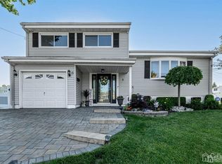 6 Lark Pl, Old Bridge, NJ 08857
