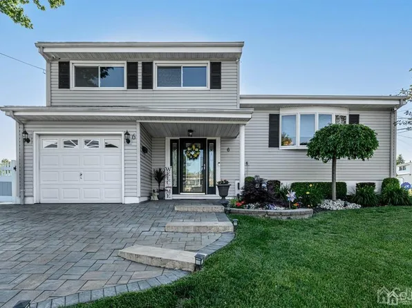6 Lark Pl, Old Bridge, NJ 08857