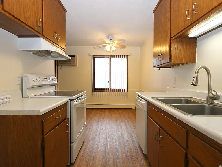 Apache Manor Apartments — Photo 15