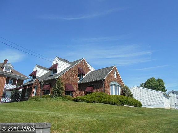 3rd image of 119 N Grant St