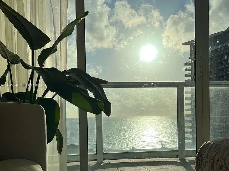 5900 Collins Ave #1406 — Photo 12