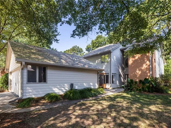 2690 Camden Glen Ct, Roswell, GA 30076