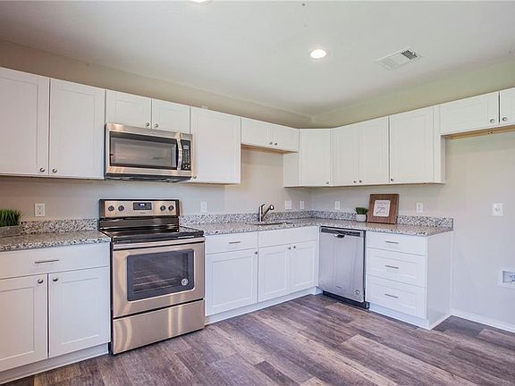 2nd image of 203 Cottontail Dr