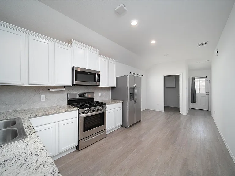 18450 White Stallion Ln — Photo 6
