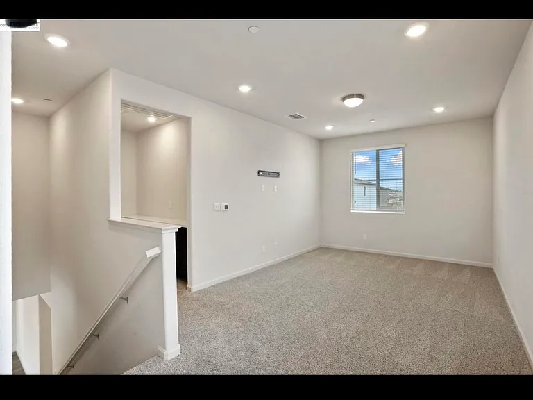 2260 Shoreline Dr — Photo 23