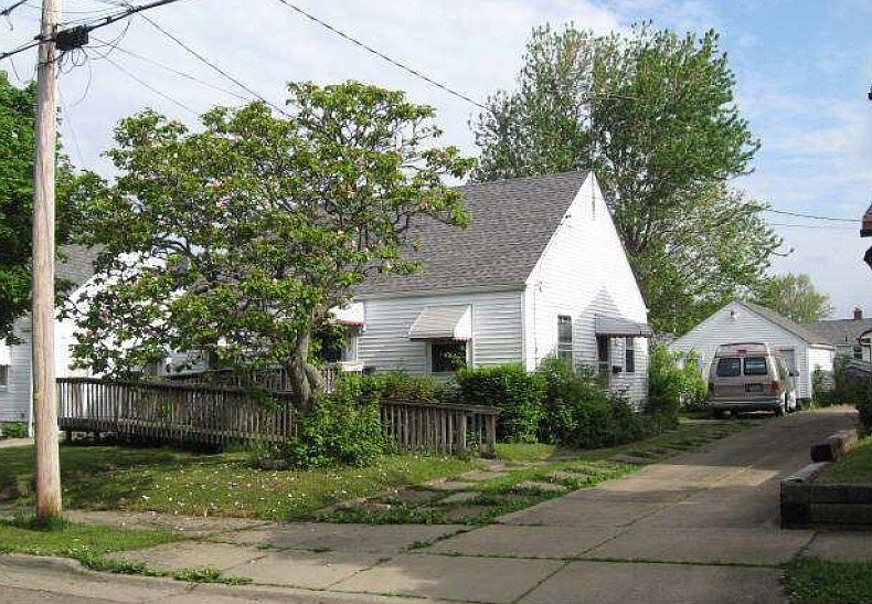 2nd image of 931 Austin Ave