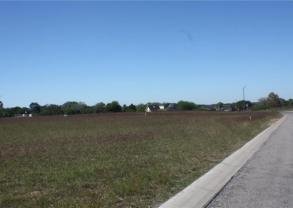 1st image of 915 2nd St