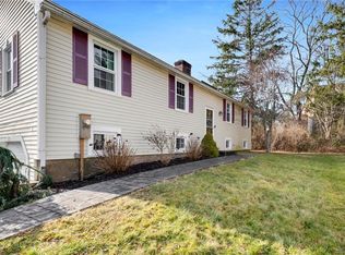 8 Yellow Orange Cir, Middletown, CT 06457