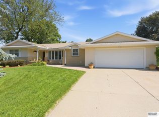 11032 Hilltop Ave, Omaha, NE 68164