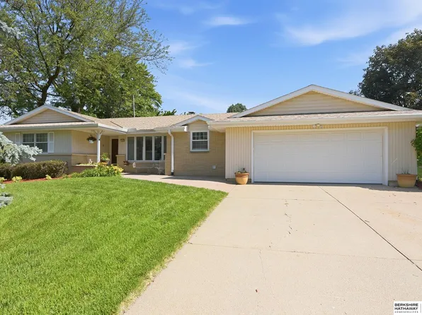11032 Hilltop Ave, Omaha, NE 68164