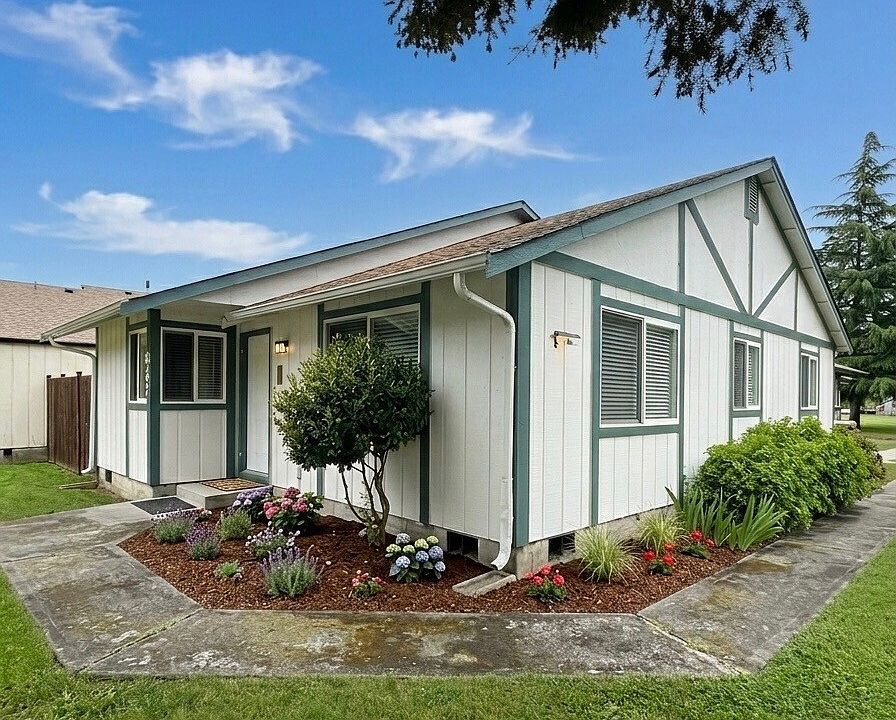 1st image of 647 Bavarian Lane SE