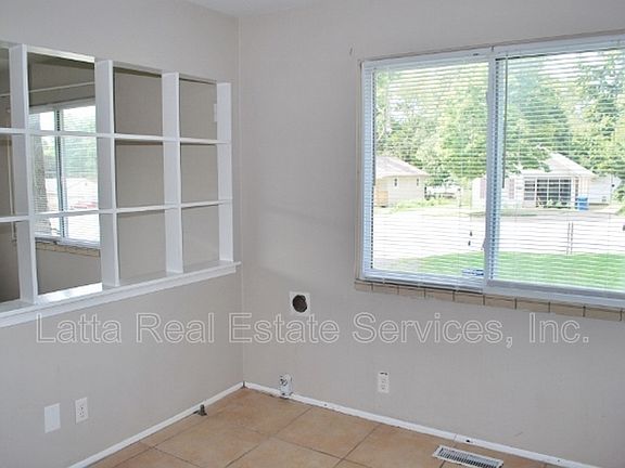 5th image of 2439A S Sterling Ave