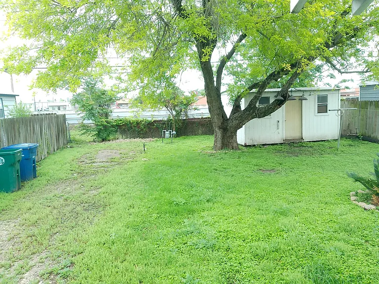 4326 Vestal St — Photo 12