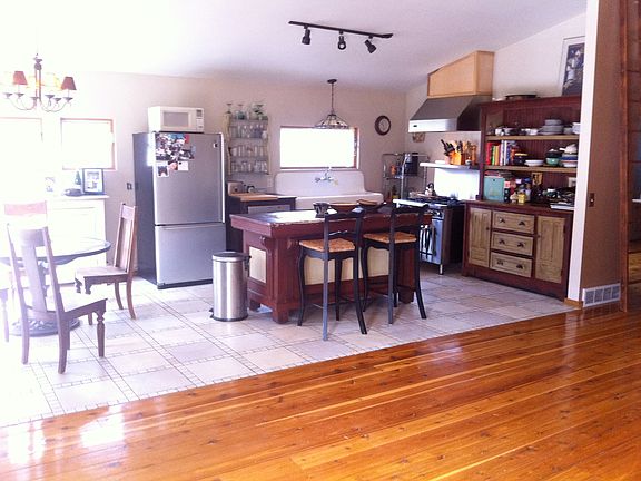 3rd image of 17622 Brucker St