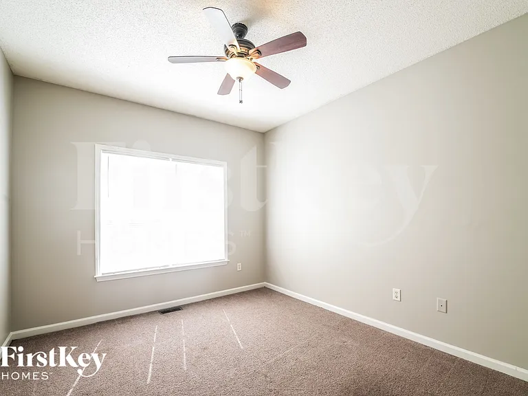 321 Sue Ct — Photo 15
