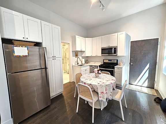 5th image of 951 W Armitage Ave APT 2R