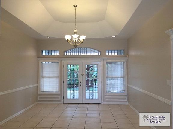 3rd image of 1723 Violet Dr