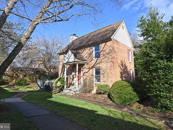 2nd image of 10622 Railroad Ct