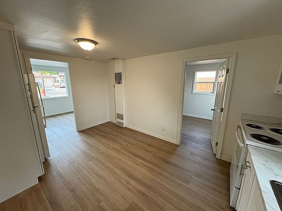 5th image of 1211 Blue Lakes Cir