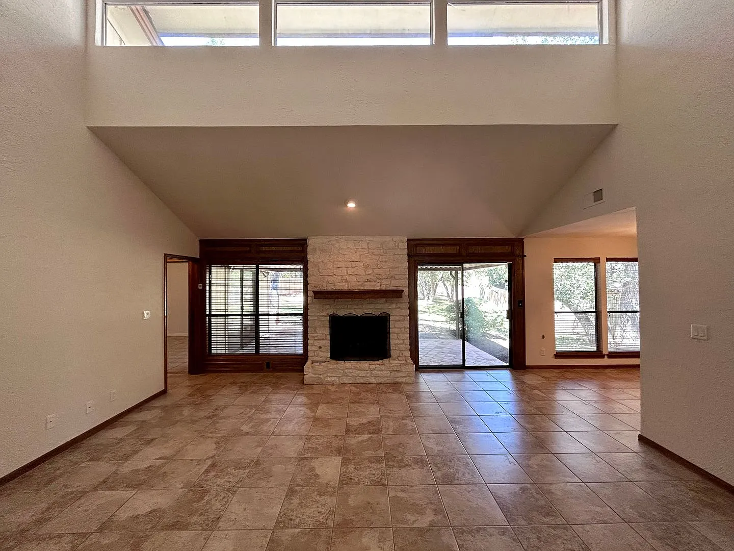 6802 Township Trl 78759 | 3 Bed 2.5 Bath $2795 — Photo 4