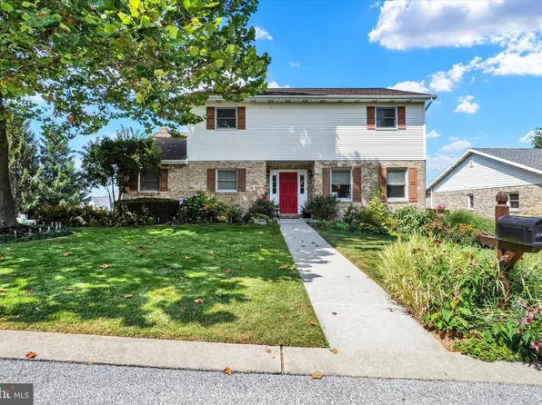 2818 Candlelight Dr, York, PA 17402