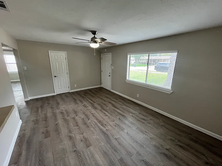 112 Derby Ln — Photo 14