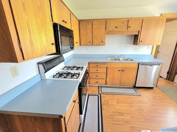 4th image of 80 Myrtle St