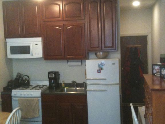 4th image of 638 Catharine St #1B